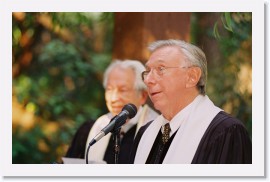 34a_2616-274-15 * Kalani's family minister, Robert Bob Bock presides over the ceremony with Rabbi Jerry Fisher * 2454 x 1562 * (990KB)